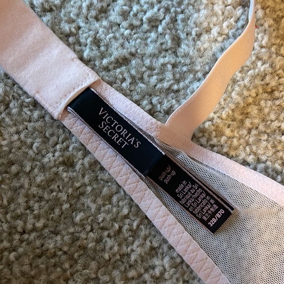 Victoria’s Secret push-up shiny strap bra 32b light pink! - Picture 2 of 2